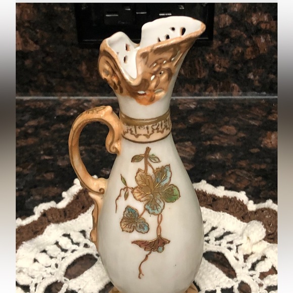 Vintage Porcelain Urn or Pitcher Made in Japan - Picture 1 of 8
